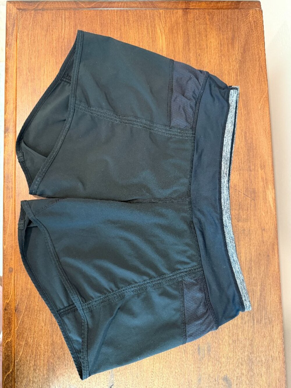 Lululemon High Rise Old School Speed Ups 5" Size 6 Lined Black w/Gray waist band